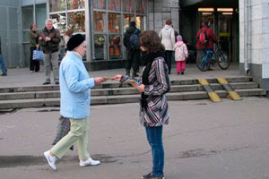 Distribution of printed materials at the metro stations